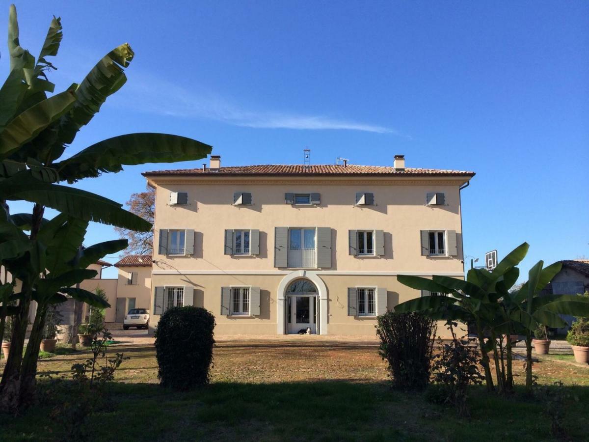 Villa Pacchioni Cavezzo Exterior photo