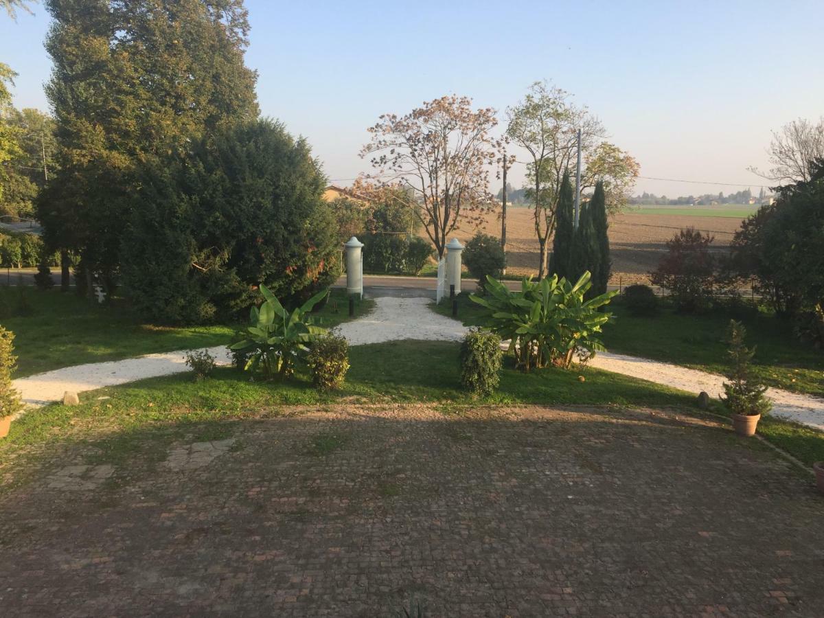 Villa Pacchioni Cavezzo Exterior photo